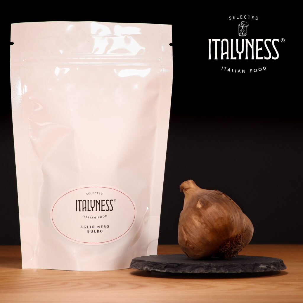 Aglio nero in bulbo con confezione che si chiude ermeticamente